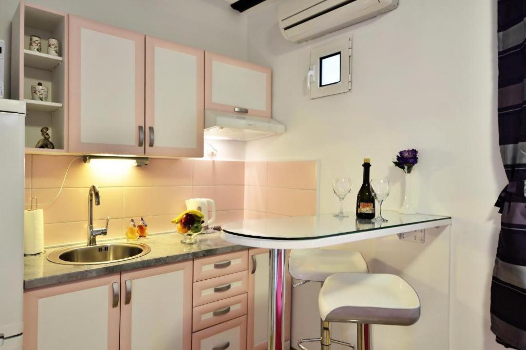 Apartamento Marigold Stone House Split Exterior foto